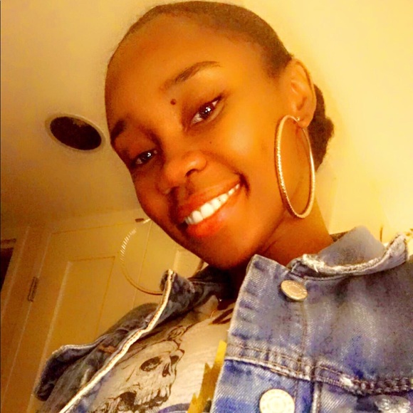 Roshana Stewart - Poshmark Profile Picture of Roshana Stewart (@queenroshana) on Poshmark