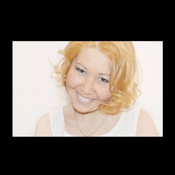 Profile Picture of Elvira Leiderman (@elviraleiderman) on Poshmark