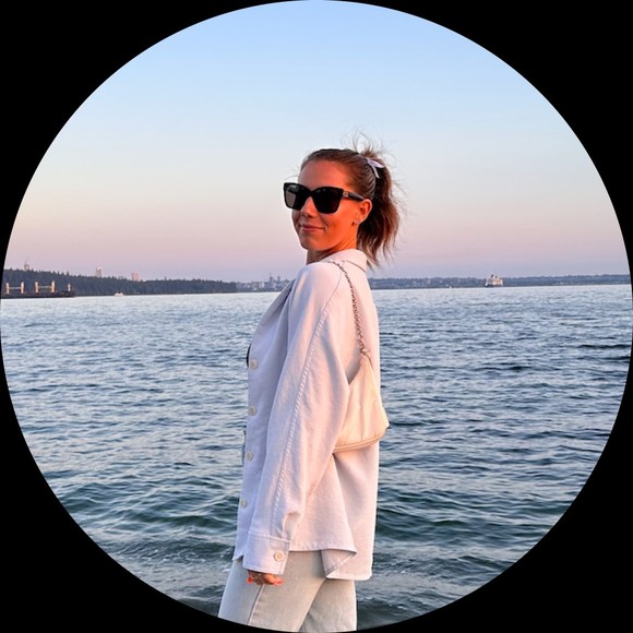 Profile Picture of Jade Stringer (@jadestringer) on Poshmark