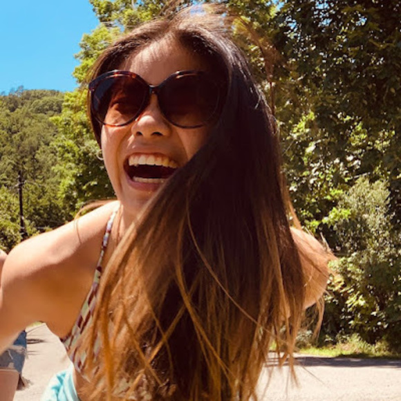 Profile Picture of Lily Rolander (@lilyrolander) on Poshmark