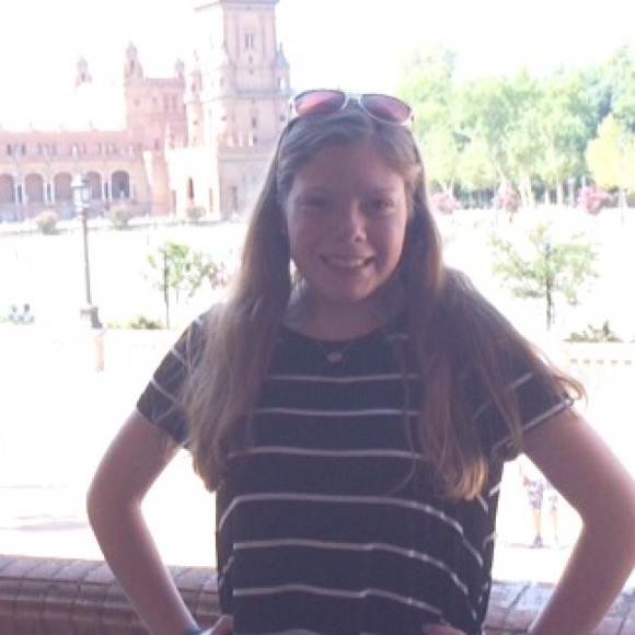 Profile Picture of Alexa Schexnayder (@alexaschex) on Poshmark