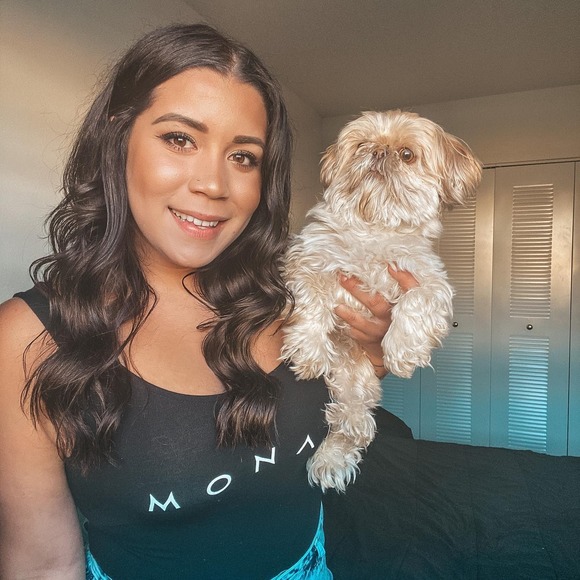 Profile Picture of Cecilia Medina (@ceciliamariaaa) on Poshmark