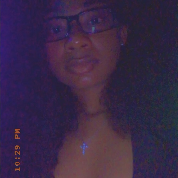 Profile Picture of Kelsey Mackey (@kelz0987) on Poshmark