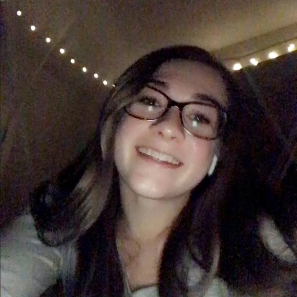 Profile Picture of Zoe Chandler (@zchandler81) on Poshmark