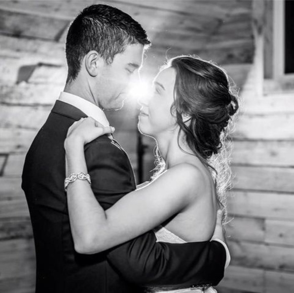 Profile Picture of Taylor Bartel (@taylorbartel199) on Poshmark