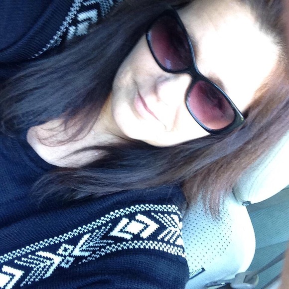 Profile Picture of Melanie Alewine (@melalewine1) on Poshmark