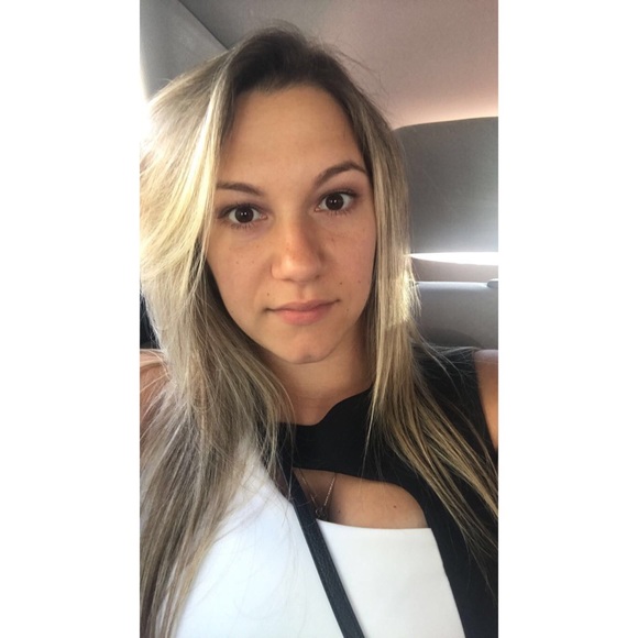 Profile Picture of Dina Papageorgiou (@dinapap) on Poshmark