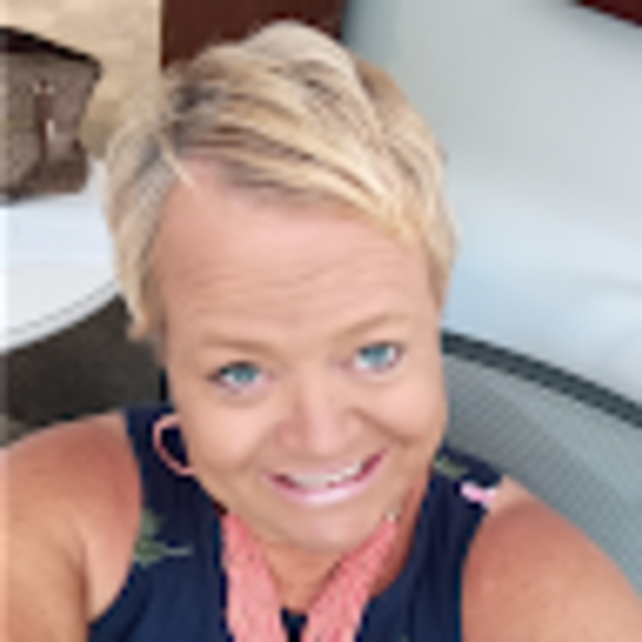 Profile Picture of Cheryl Wade (@cherylwade621) on Poshmark