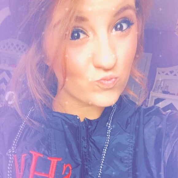 Profile Picture of Sabrina Haffling (@sabrinahaffling) on Poshmark