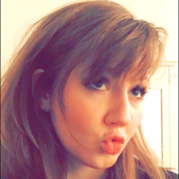 Profile Picture of Rebecca Mohr (@beccamohr) on Poshmark