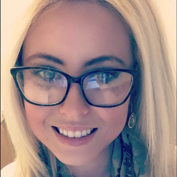 Profile Picture of Amy Hitz (@hitza21) on Poshmark