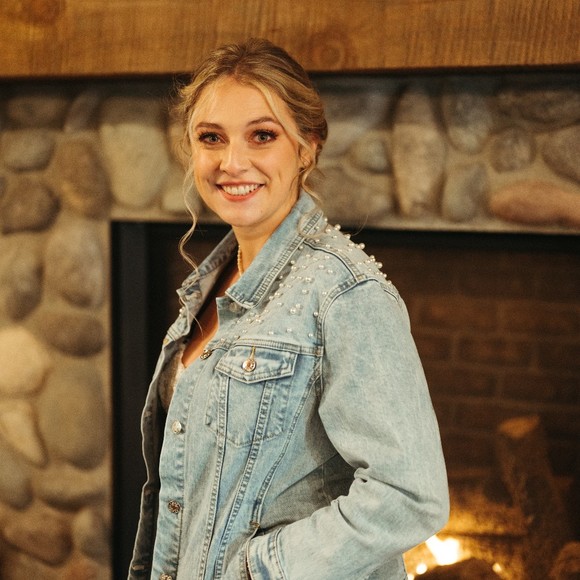 Jillian Gapen - Poshmark Profile Picture of Jillian Gapen (@jillian_gapen) on Poshmark