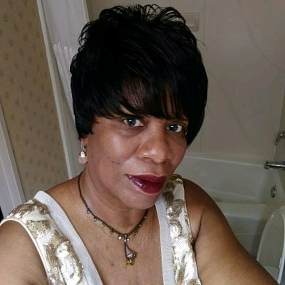 Profile Picture of Sherry Page (@annwinters326) on Poshmark