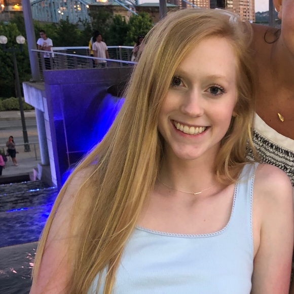 Arinn Cox - Poshmark Profile Picture of Arinn Cox (@arinn_cox) on Poshmark