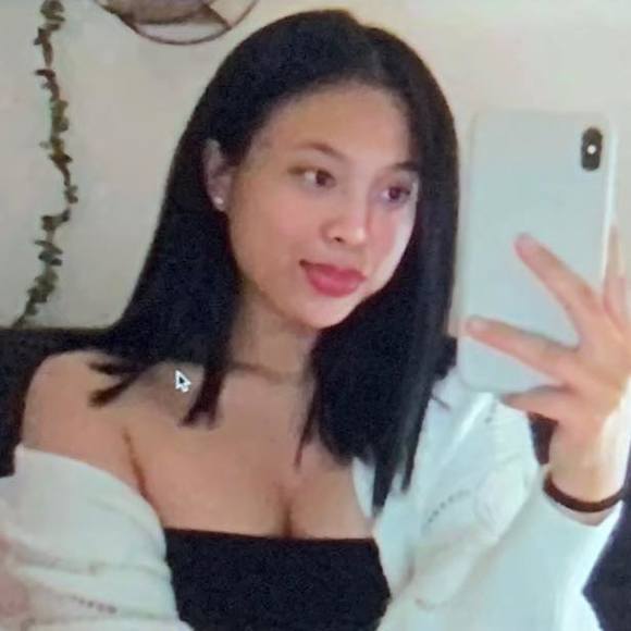 Profile Picture of Kiara Navarette (@kiaranav) on Poshmark