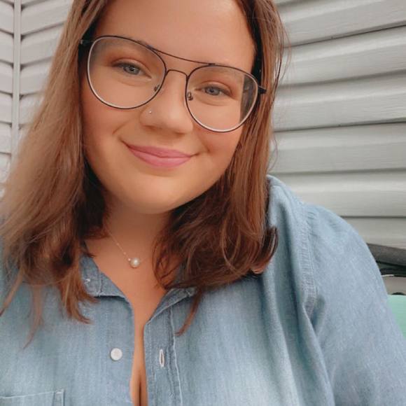 Profile Picture of Caitlin Devine (@caidevine1102) on Poshmark