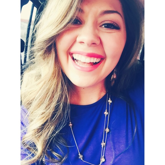 Montie Hennard - Poshmark Profile Picture of Montie Hennard (@montiehennard) on Poshmark