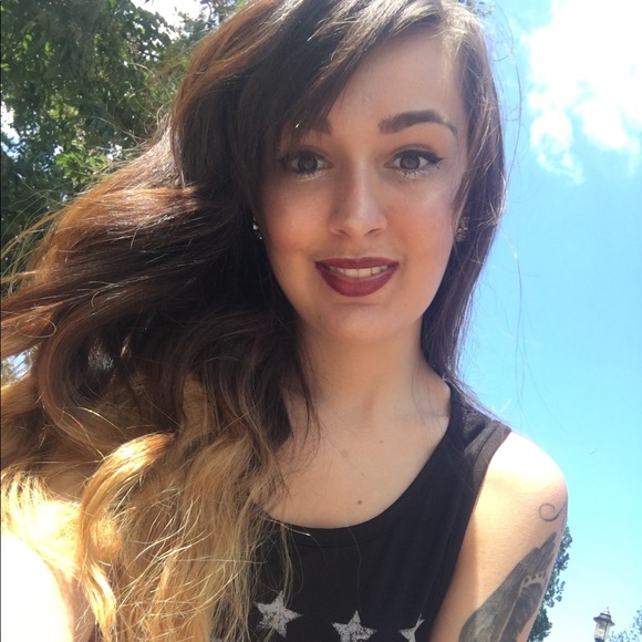 Clarissa Ducat - Poshmark Profile Picture of Clarissa Ducat (@clarissaducat) on Poshmark