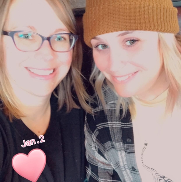 Profile Picture of Kate Zuber (@katers0901) on Poshmark