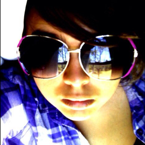 Profile Picture of Haley Murdock (@haleymichel) on Poshmark