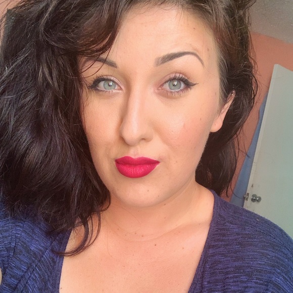 Profile Picture of Amelia Murphy (@amurphy321) on Poshmark