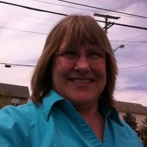 Profile Picture of Janet Schroeder (@janetschroeder) on Poshmark