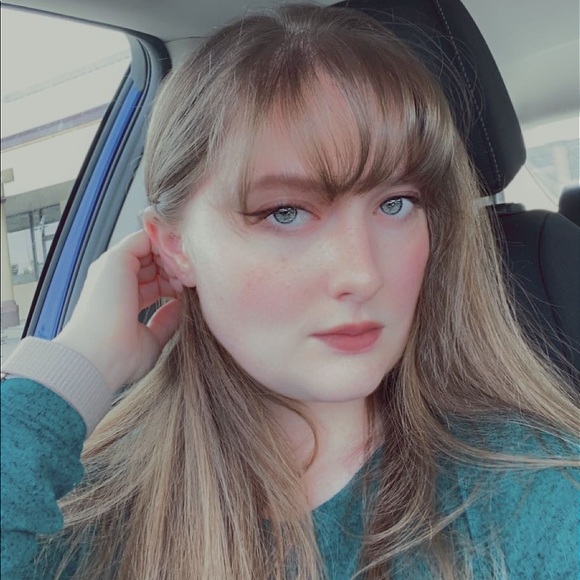 Profile Picture of Ashlynn Adams (@ashlynncstayton) on Poshmark