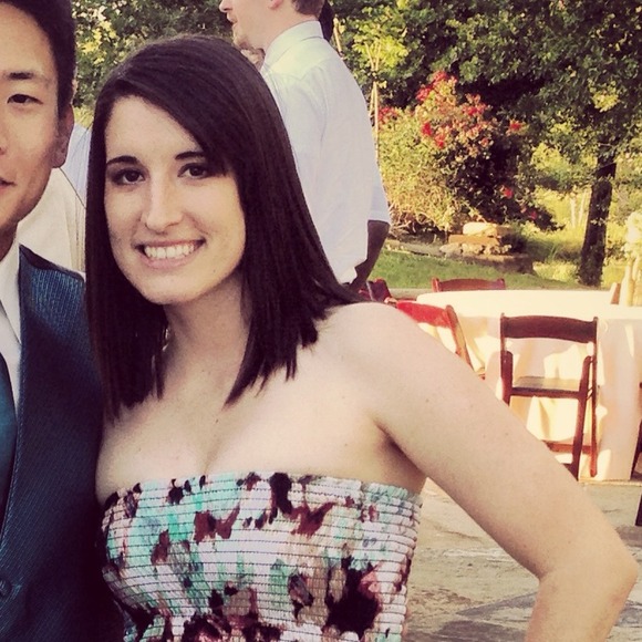 Profile Picture of Amanda Kim (@atrexler11) on Poshmark