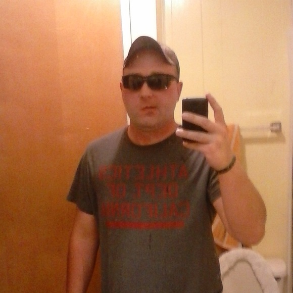 Profile Picture of Timothy Blakely (@skirt0603) on Poshmark