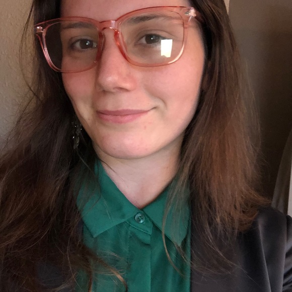 Profile Picture of Leah Cruzen (@l_cruzen) on Poshmark