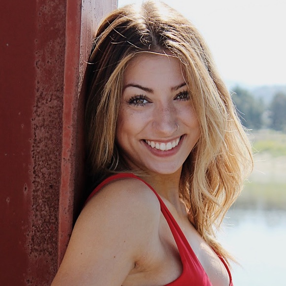 Profile Picture of Cassandra Hope (@casshope777) on Poshmark