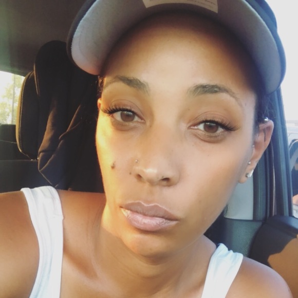 Profile Picture of Jessica Lima (@sicabent) on Poshmark