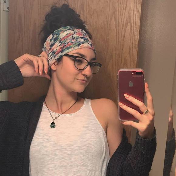 Samantha Lacy - Poshmark Profile Picture of Samantha Lacy (@manfuh) on Poshmark