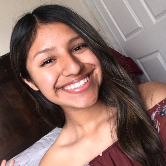 Profile Picture of Brianna Alvarez (@briannaa_82) on Poshmark