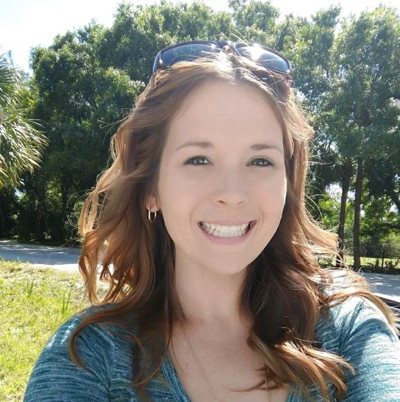 Profile Picture of Jessica Teece (@jaylshs05) on Poshmark