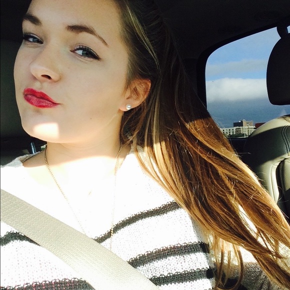 Profile Picture of Emily Roudebush (@emilyroudebush) on Poshmark
