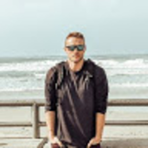 Profile Picture of Damon Umscheid (@dsnu33) on Poshmark