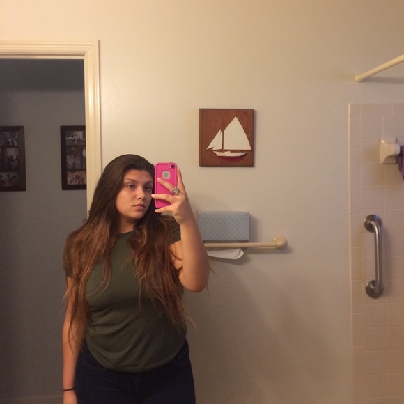 Profile Picture of Celeste Kirby (@celestemkk) on Poshmark