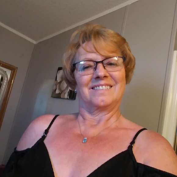 Profile Picture of Deb Reineke (@viknggirl) on Poshmark