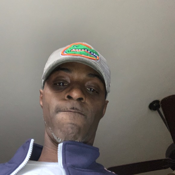 Profile Picture of Matthew Edwards (@matthewe448) on Poshmark