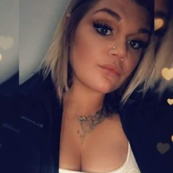 Profile Picture of Alyssa Baer (@alyssabaer85) on Poshmark