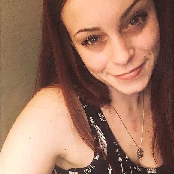 Profile Picture of Nichole Sharp (@bootsnpepsi1) on Poshmark