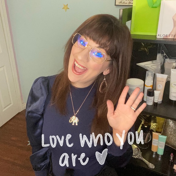 Andrea Klassen - Poshmark Profile Picture of Andrea Klassen (@crazie_n_love) on Poshmark