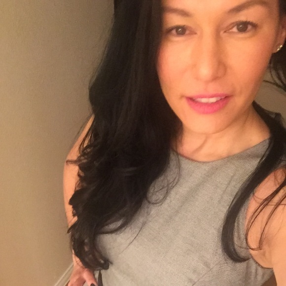 Profile Picture of Suzette Stillinger (@sdstillin) on Poshmark