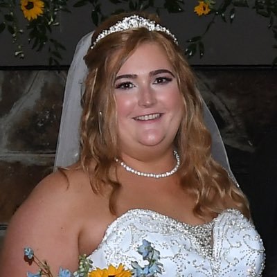 Profile Picture of Debra Bradley (@TSwiftie413) on Twitter