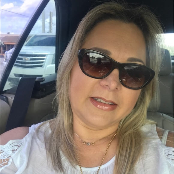 Profile Picture of Anna Capozzoli (@amcm0503) on Poshmark