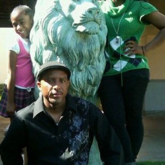 Profile Picture of Christopher Shaw (@louraw81) on Poshmark