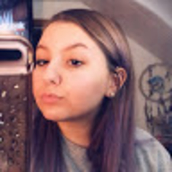 Tabitha Richards - Poshmark Profile Picture of Tabitha Richards (@tabitharicha925) on Poshmark