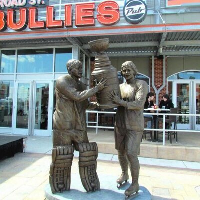 Profile Picture of Phil Hahn (@Philliflyers) on Twitter