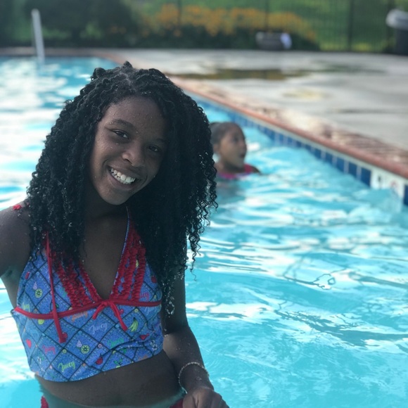 Profile Picture of Amber Mouzone (@amber4mouzone) on Poshmark